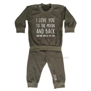 bedrukte-pyjama-baby-kind-naam-love-you-moon-and-back-more-all-stars-legergroen