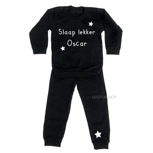 bedrukte-pyjama-baby-kind-naam-slaap-lekker-zwart