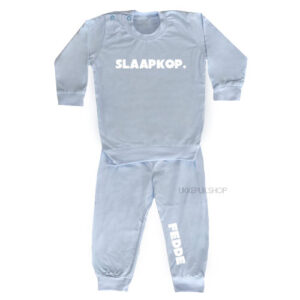 bedrukte-pyjama-baby-kind-naam-slaapkop-lichtblauw