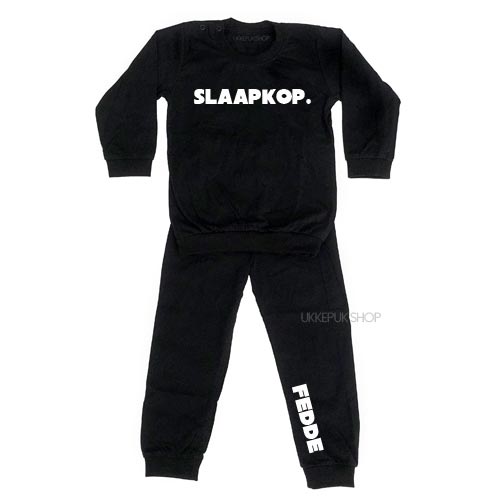 bedrukte-pyjama-baby-kind-naam-slaapkop-zwart