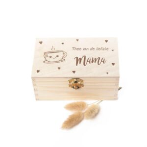 Theedoos van de liefste mama. Houten theedoos om zelf te vullen met thee, ideaal als Moederdag cadeau of verjaardagscadeau voor mama.