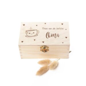 Theedoos van de liefste oma. Houten cadeau, perfect als verjaardagscadeau of Moederdag cadeau voor oma.