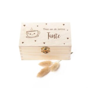 Theedoos van de allerliefste tante, ideaal als verjaardagscadeau of moederdagcadeau. Praktisch en vrolijk houten geschenk voor tantes die van thee houden.