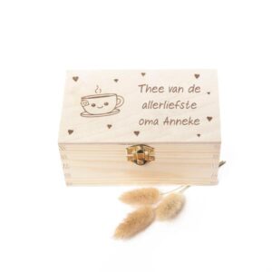 Theedoos met naam oma. Houten cadeau, ideaal als verjaardagscadeau of Moederdag cadeau voor de liefste oma.