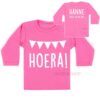 shirt-eerste-verjaardag-jaar-jarig-hoera-since-met-naam-datum-roze-voor-achter
