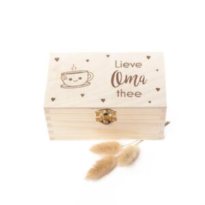 Theedoos voor lieve oma. Een rrigineel cadeau met vakjes voor thee, ideaal als verjaardagscadeau of Moederdag cadeau voor oma